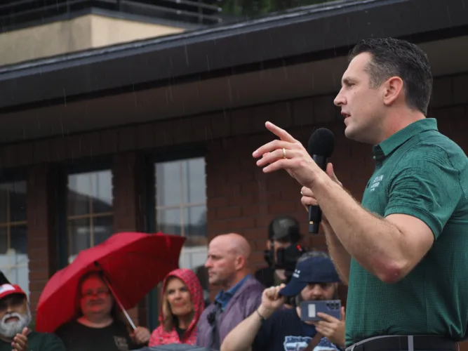 Lahn criticizes ‘personal attacks’ on residency, family in Iowa governor race